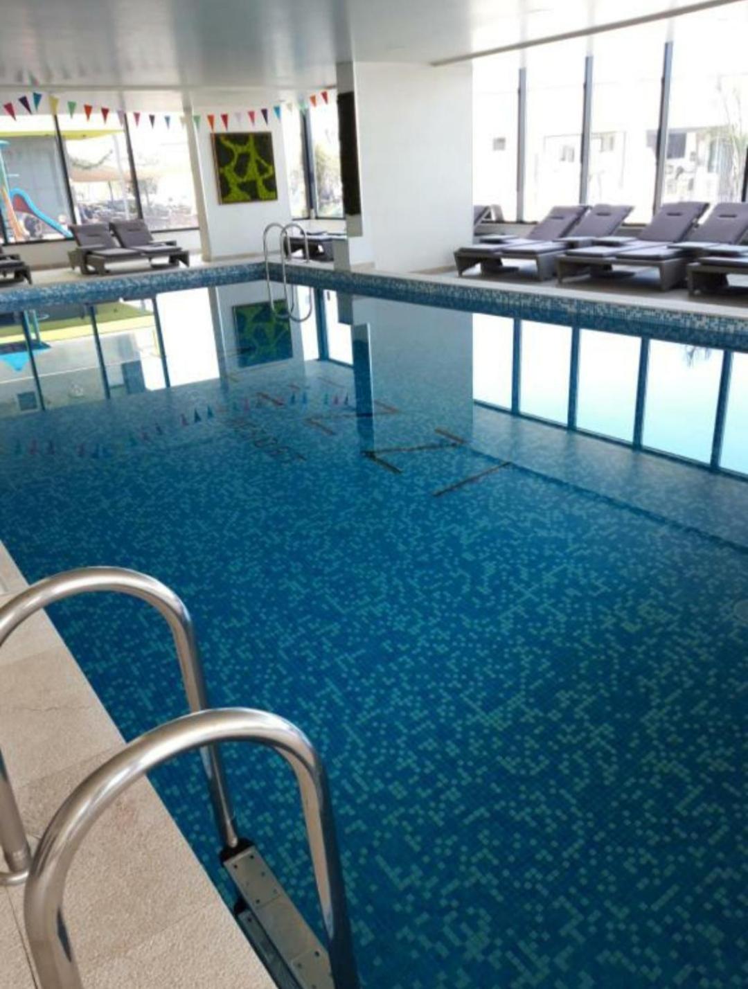 Luxury Suite Alezzi Beach Apartment Piscina Incalzita Sauna Jacuzzi Parking Năvodari Buitenkant foto